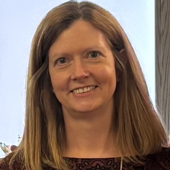 Deb Thomas headshot